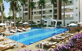 Apartamento novo frente mar com piscina aquecida em Home Club